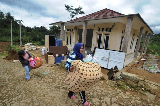 Menengok kehancuran rumah-rumah di Bogor akibat guncangan gempa