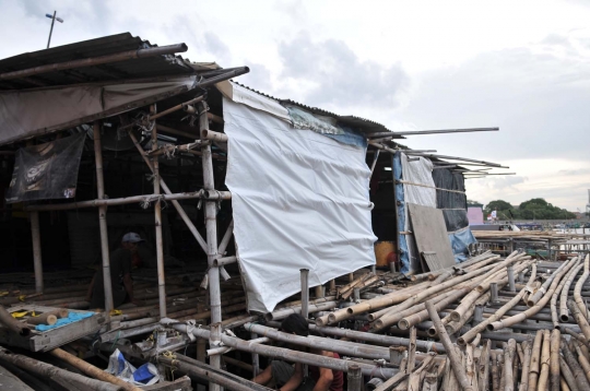 Mahalnya harga rumah paksa warga Marunda tinggal di bangunan semipermanen