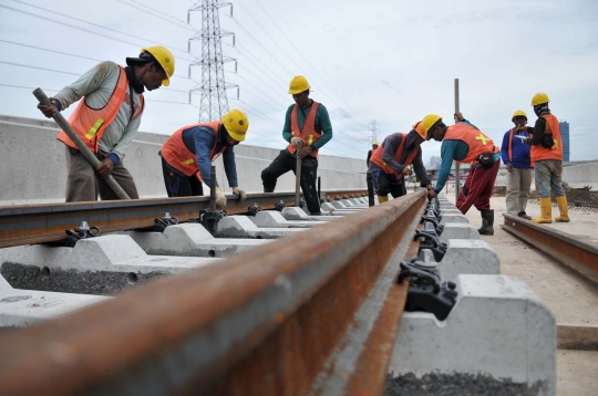 Memantau progres pembangunan Depo LRT Kelapa Gading-Velodrome