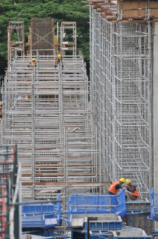 Memantau progres pembangunan Depo LRT Kelapa Gading-Velodrome