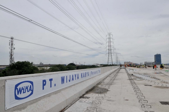 Memantau progres pembangunan Depo LRT Kelapa Gading-Velodrome