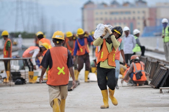 Memantau progres pembangunan Depo LRT Kelapa Gading-Velodrome