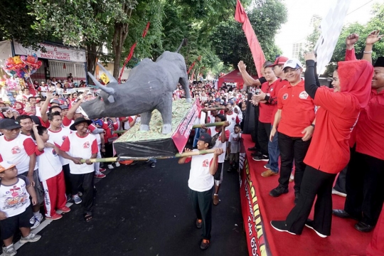 Puti Soekarno lepas peserta jalan sehat HUT ke-45 PDIP di Banyuwangi