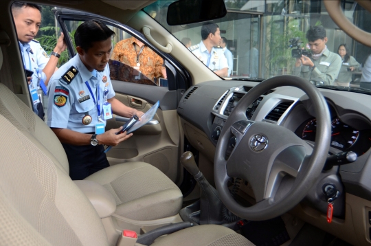 KPK hibahkan dua unit mobil sitaan ke Rupbasan Jakut