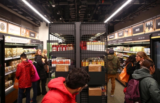 Sensasi berbelanja di minimarket tanpa kasir Amazon Go