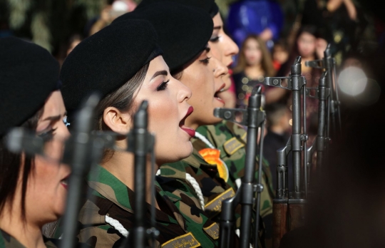 Melihat prajurit cantik Suku Kurdi rayakan kelulusan akademi militer