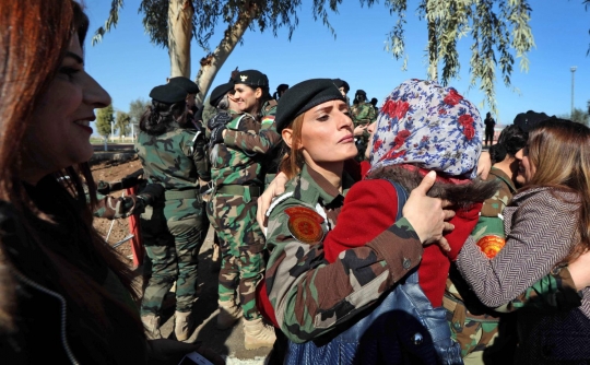 Melihat prajurit cantik Suku Kurdi rayakan kelulusan akademi militer