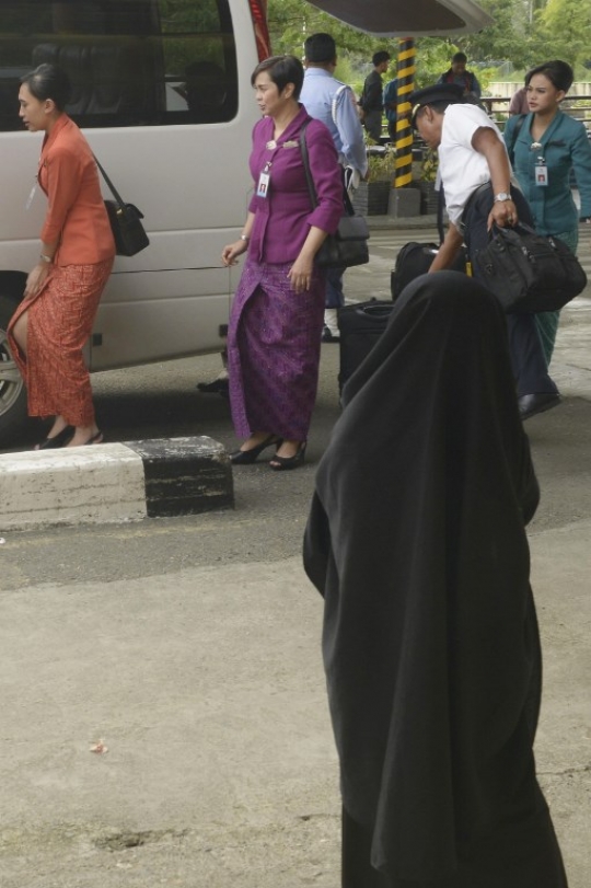 Pramugari di bandara Aceh diwajibkan berjilbab