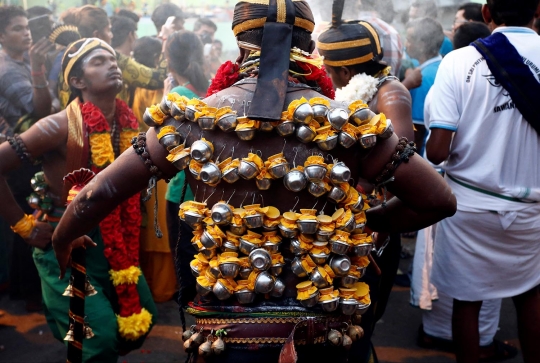 Ritual ekstrem umat Hindu yang bikin ngilu