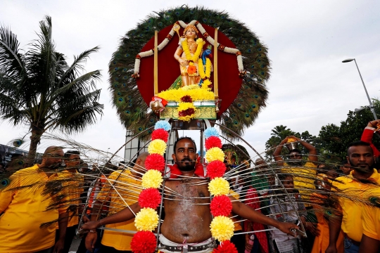 Ritual ekstrem umat Hindu yang bikin ngilu