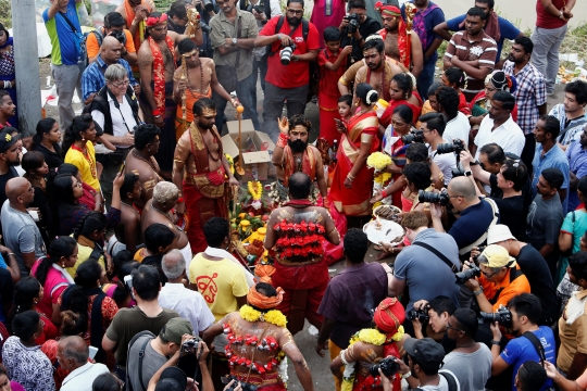 Ritual ekstrem umat Hindu yang bikin ngilu