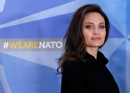 Kunjungan markas NATO di Belgia, Angelina Jolie tampil menawan