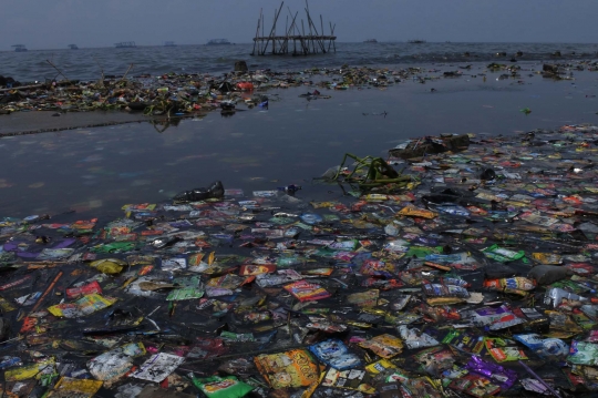 Begini kotornya laut Jakarta dicemari sampah plastik