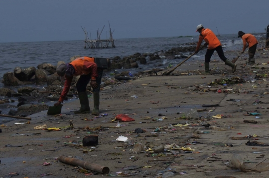 Begini kotornya laut Jakarta dicemari sampah plastik