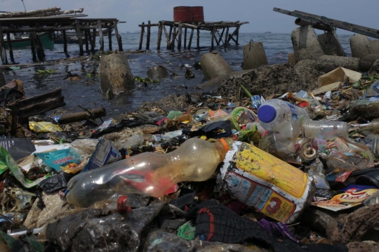 Begini kotornya laut Jakarta dicemari sampah plastik