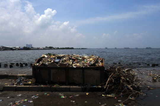 Begini kotornya laut Jakarta dicemari sampah plastik