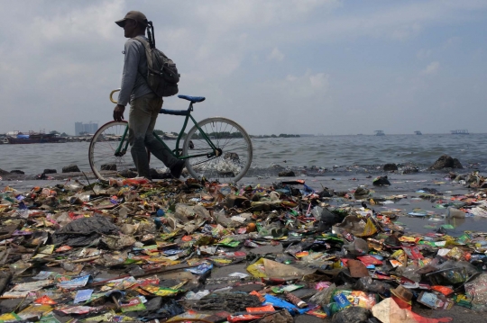 Begini kotornya laut Jakarta dicemari sampah plastik