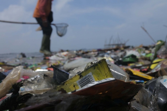 Begini kotornya laut Jakarta dicemari sampah plastik