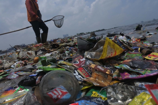 Begini kotornya laut Jakarta dicemari sampah plastik