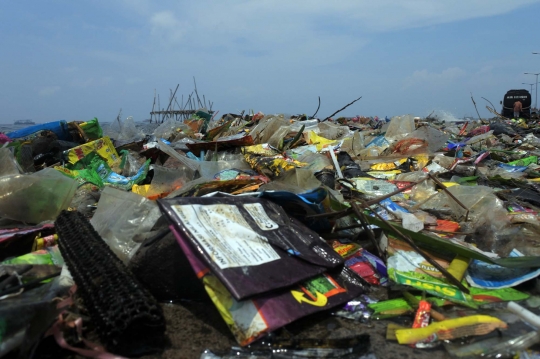 Begini kotornya laut Jakarta dicemari sampah plastik