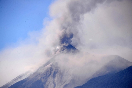 Dahsyatnya letusan Gunung Fuego selama 20 jam