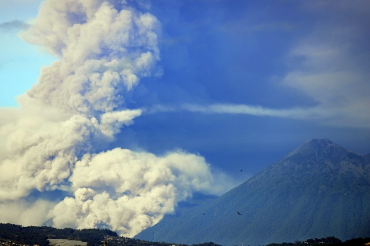 Dahsyatnya letusan Gunung Fuego selama 20 jam