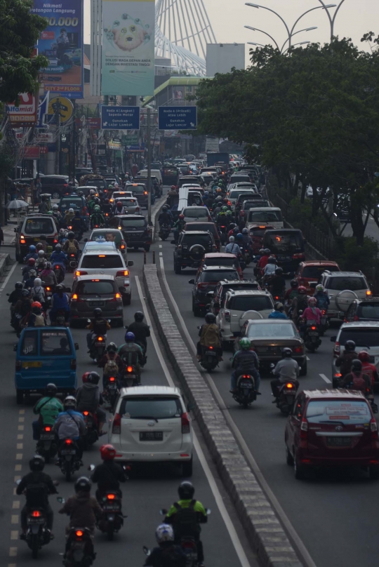 Polisi ancam tilang pemotor yang lintasi jalur cepat Margonda Raya