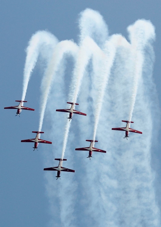 Penampilan memukau tim Jupiter TNI AU di Singapore Airshow 2018