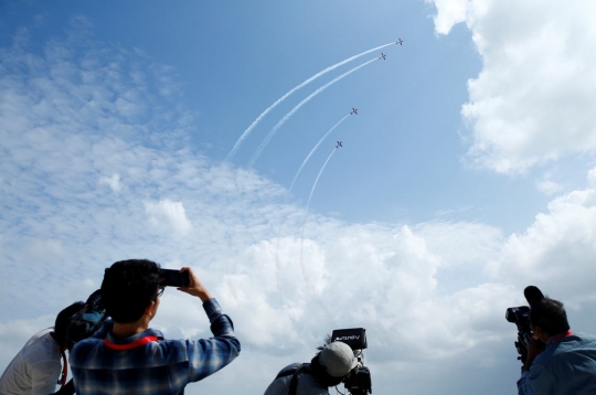 Penampilan memukau tim Jupiter TNI AU di Singapore Airshow 2018