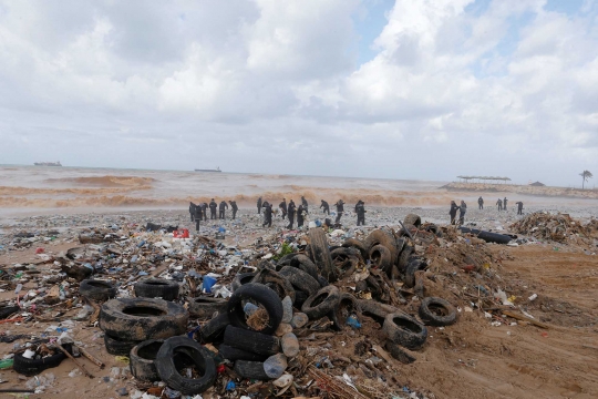 Penampakan mengerikan hamparan sampah di pantai Lebanon