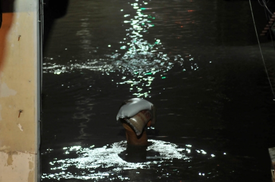 Banjir rendam ratusan rumah warga di Cililitan