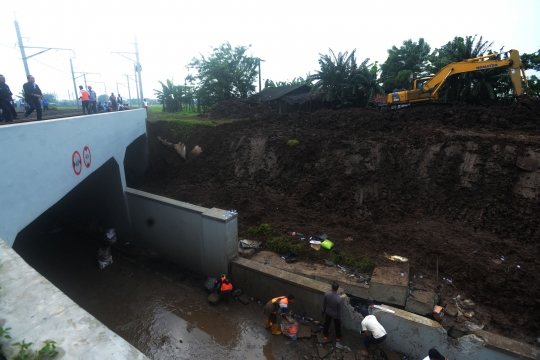 Proses olah TKP tanah longsor di underpass Bandara Soekarno-Hatta