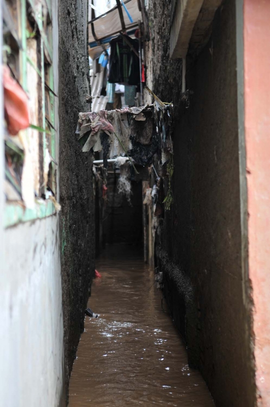 Banjir tinggalkan lumpur dan sampah di Bidara Cina