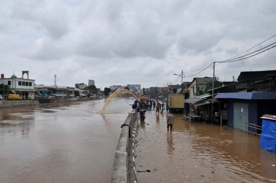 Meratapi Kampung Pulo masih menjadi langganan banjir