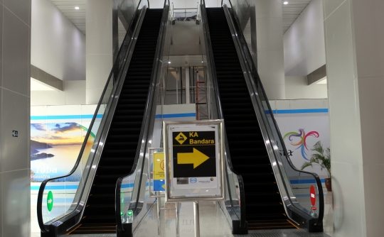 Akibat longsor underpass, stasiun kereta bandara ditutup sementara