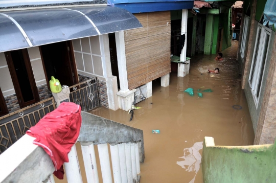 Ciliwung surut, Kampung Pulo masih terendam banjir