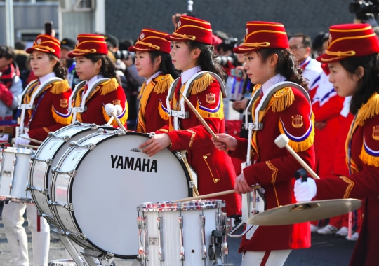 Aksi pemandu sorak Korea Utara di upacara penyambutan atlet Olimpiade Pyeongchang