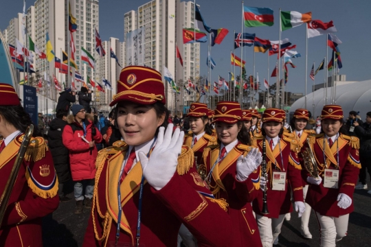 Aksi pemandu sorak Korea Utara di upacara penyambutan atlet Olimpiade Pyeongchang