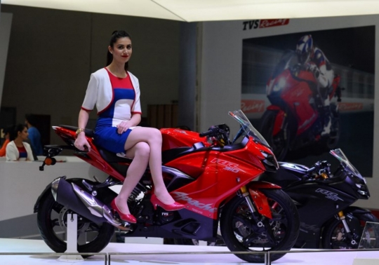 India Auto Show 2018 bertabur model-model cantik