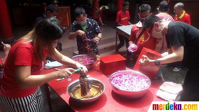 Foto : Jelang Imlek, patung Klenteng Fuk Ling Mau di 