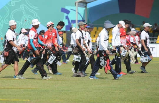 Aksi atlet panahan di ajang Asian Games Invitation Tournament