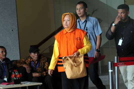 Plt Kadis Kesehatan Jombang usai diperiksa KPK