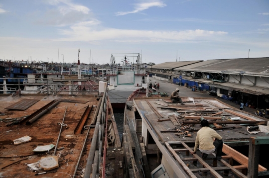 Menengok perbaikan kapal di Pelabuhan Muara Baru