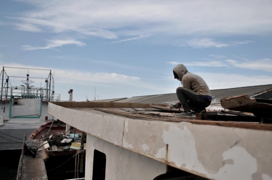 Menengok perbaikan kapal di Pelabuhan Muara Baru