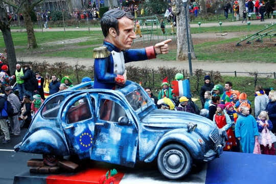 Boneka sindiran untuk pemimpin dunia semarakkan Karnaval Rosenmontag
