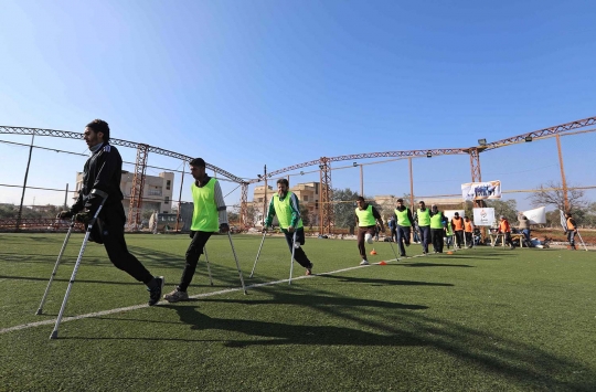 Aksi korban perang Suriah bertanding sepak bola pakai kruk