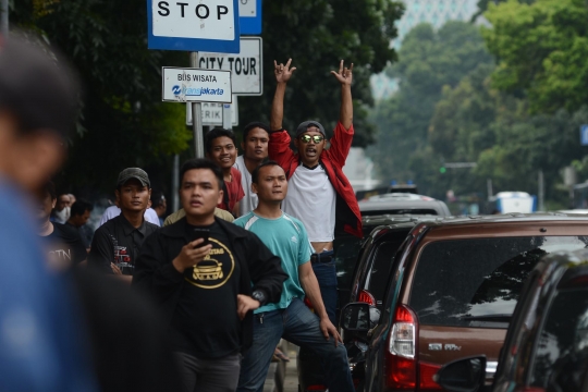 Ribuan sopir taksi online desak Jokowi copot Menhub Budi Karya