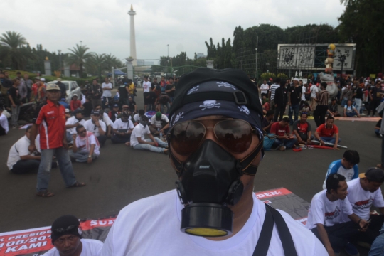Ribuan sopir taksi online desak Jokowi copot Menhub Budi Karya