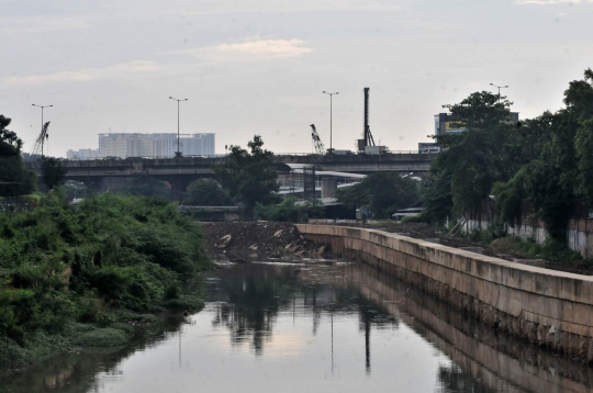 Nasib proyek sodetan Kali Ciliwung yang terbengkalai