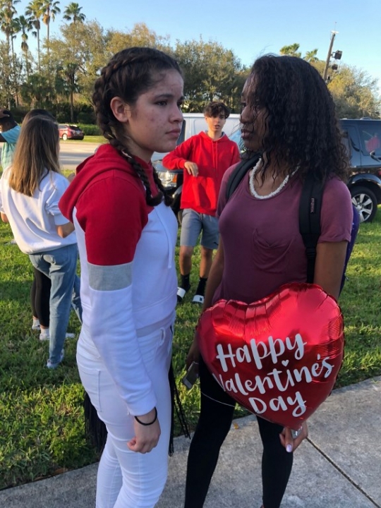Kepanikan siswa & orang tua saat penembakan brutal di sekolah Florida